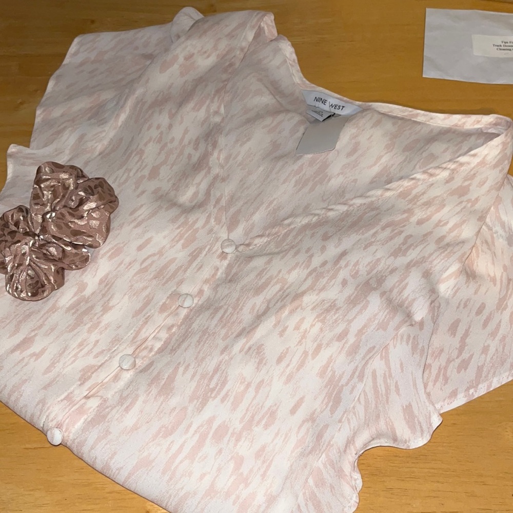 Woman’s Nine West top